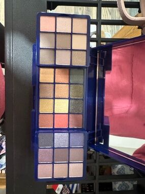 Avon Multi-Tone Eyeshadow Palette — Gold, Pink, Purple, Brown, Green